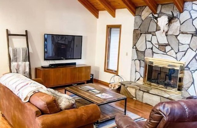 Tastefully updated Cabin with a hot tub!