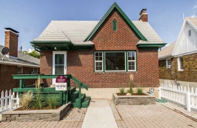 Tastefully updated home by University of Utah, 3 min walk to Rice Eccles Stadium