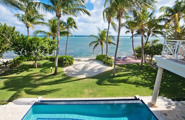 Spacious, Beachfront Villa with Private Pool & Balcony Suites