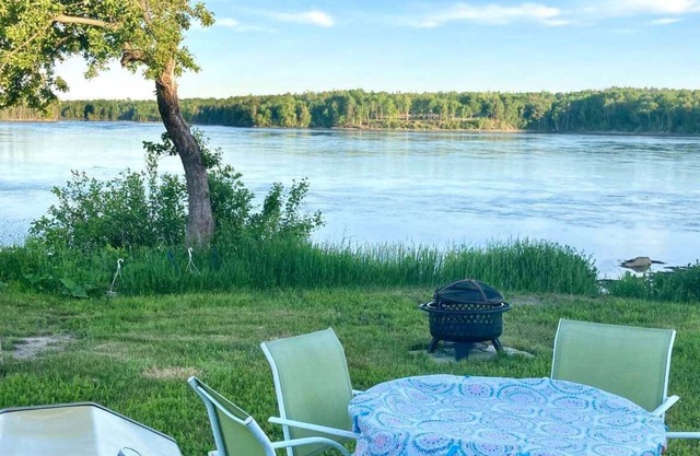 Taunton Bay Cottage - Affordable Oceanfront - Perfect for couples getaway!