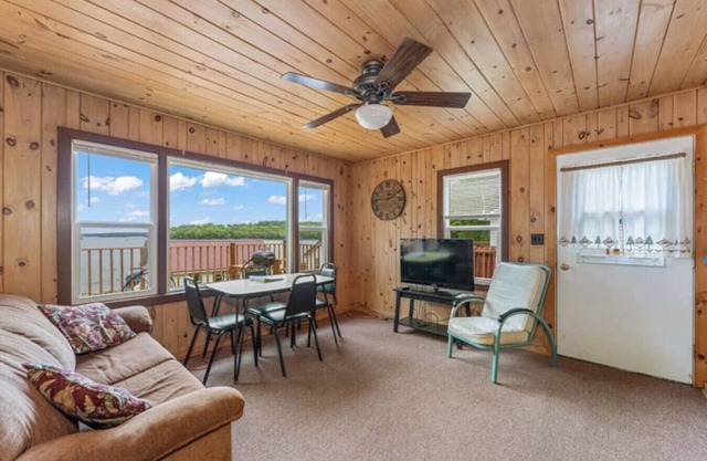 TB6 Thunder Bay Resort Cabin 6