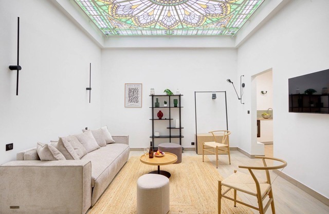 TBS 287 - Pretty suite near the Arc de Triomphe