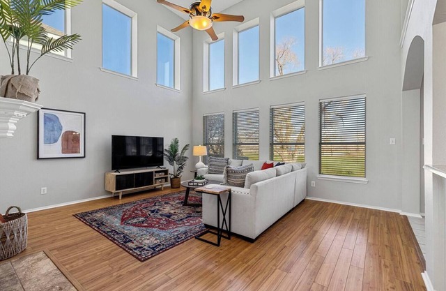 TCH - Spacious 4bd/3.5ba in The Colony w/Workspace