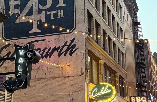 tCondo on East 4th – Walk to Rocket Arena, Progressive Field & Playhouse Square