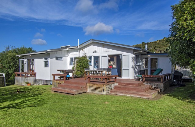 Teal Bay Treasure - Teal Bay Holiday Home