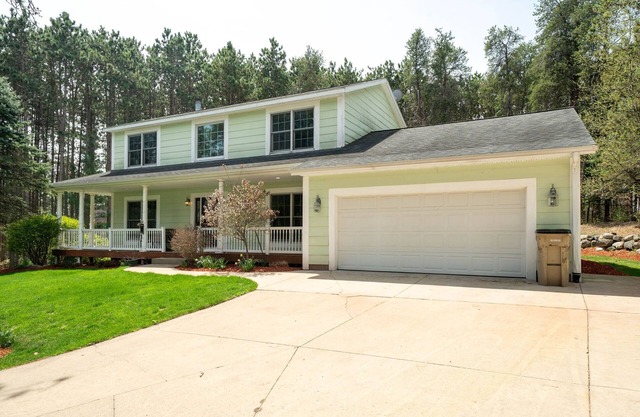 Team house! Spacious 7-bedroom house, fitness room and WiFi in lovely Rockford