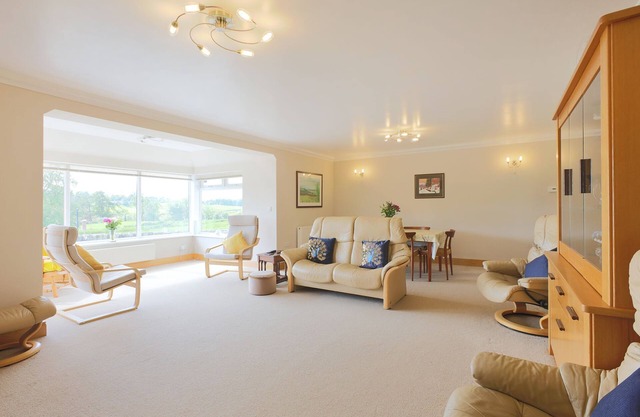 Teapot Cottage - a cottage that sleeps 6 guests in 3 bedrooms