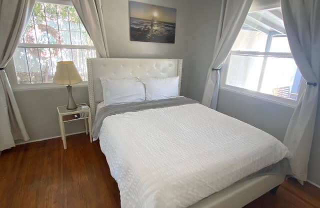 'Ted' 2-bedroom cozy house in central location! 10 minutes to Balboa!