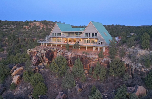 Teepee Lodge at giant ranch with horses & firearms