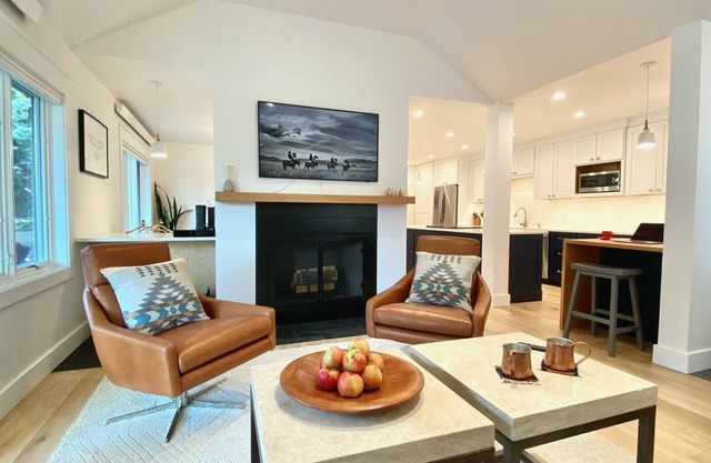 Teewinot B5: Top Floor 2BR/2BA Condo -- Fully Remodeled