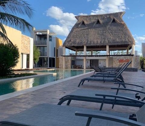 Telchac Villa de 3 pisos con club playa