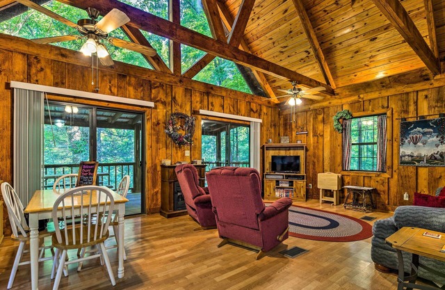 NEU! Tellico Plains Cabin-25 Hektar, Backyard Creek