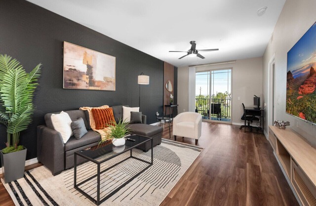 Walkable 2BR Near ASU|Pool, Gym & Pet-Frndly