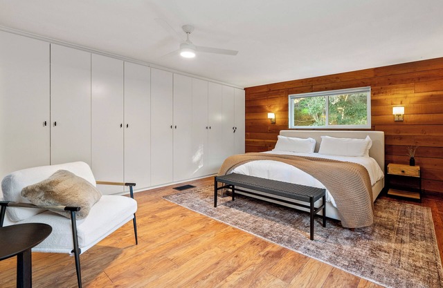 Templeton Creekside Cottage-Two en suites, wine fridge, pets ok!