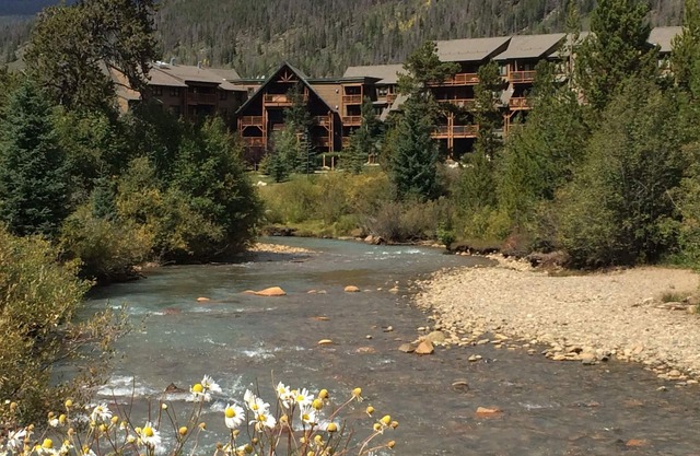 Zu Fuß zu den Skiliften am Mountain House, Angeln am Snake River