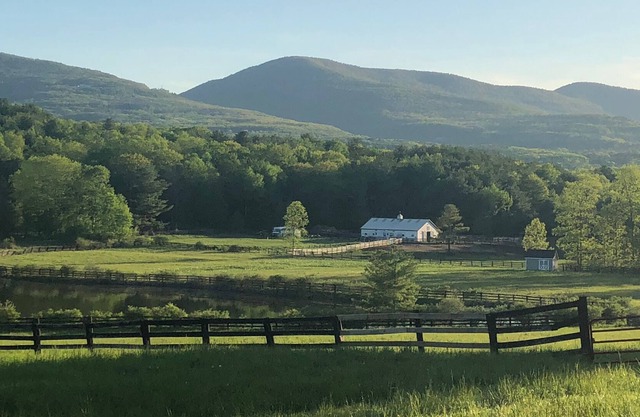 Tentrr Signature Site - Moon Song Farm