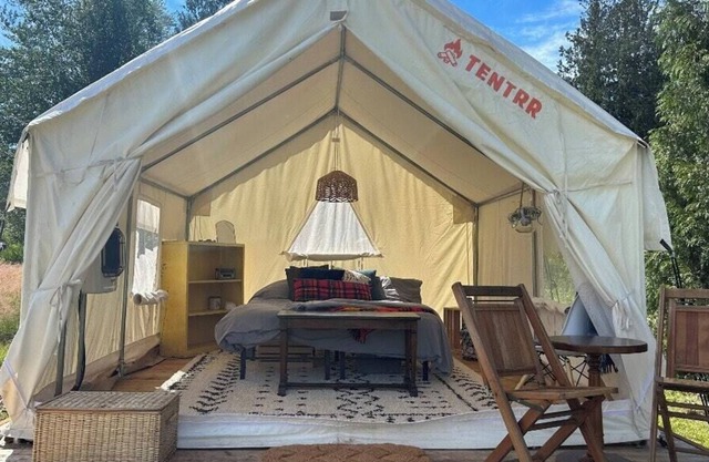 Tentrr Signature Site - Hobby Farm Glamping in Bow