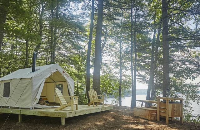 Tentrr - Rutschiger Rock River Retreat