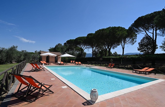 Exklusive Familienvilla (16 Betten) mit Pool und Tennis in Rom