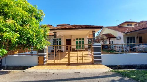 Teratak Azhan Homestay