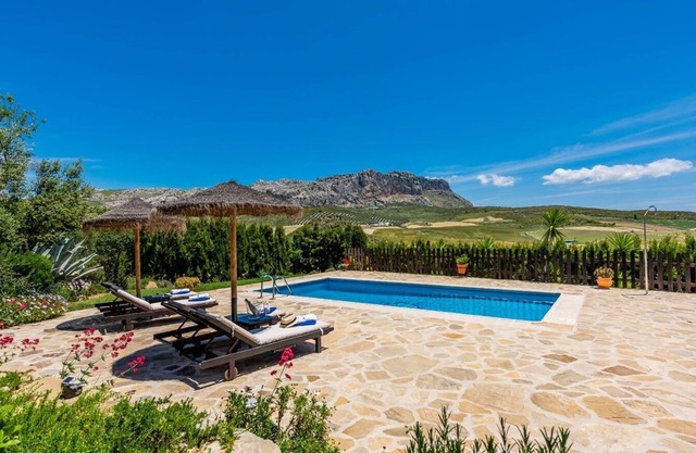 Tere Antequera - La Higuera by Ruralidays