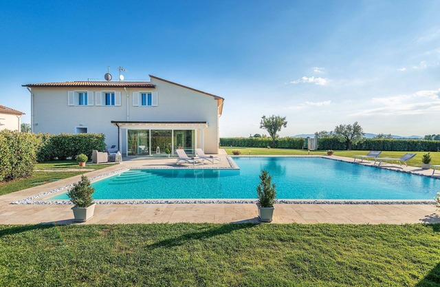 Termae - Luxusvilla, 13 Personen, Pool, Sauna, WLAN, Klima