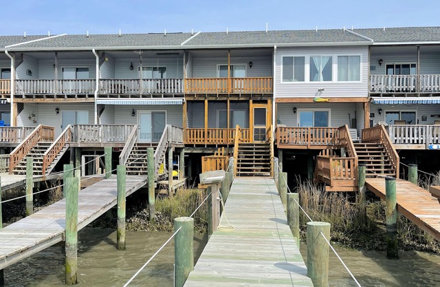 Tern Inn - Water Front - Townhouse, deep water dock. LINENS AND TOWELS,