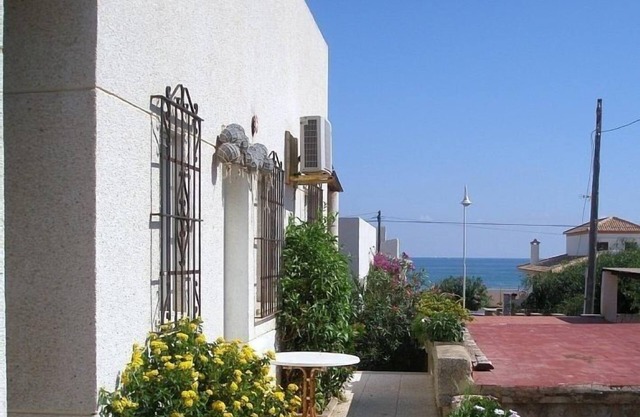 Reihenbungalow für 4-5 Personen 50 m vom Sandstrand und nahe dem Ortszentrum