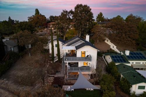 Terrace Hill Modern Paso Robles Escape Near Wineries Dining and Hot Springs