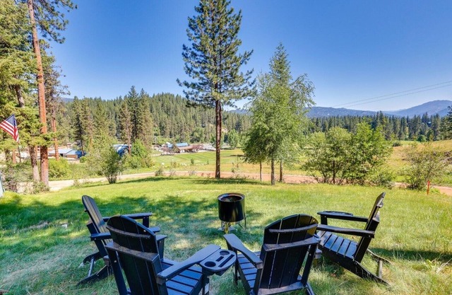 Terrace Lakes Cabin- Walk to golf & hot springs!