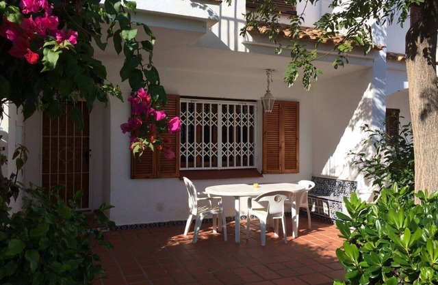 3 Schlafzimmer Haus mit Garten und in der Nähe von Pool & Sandstrand. Schlaf 8.