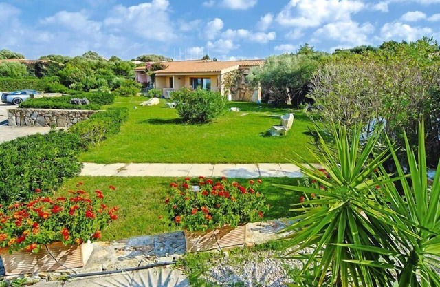Ferienhaus in Porto Pollo mit Garten