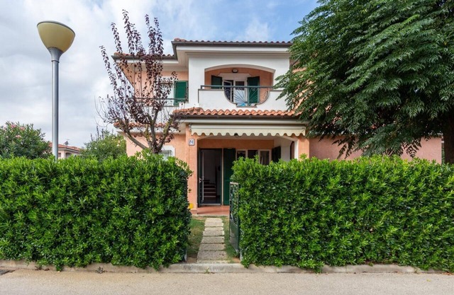 Terraced house with garden 200mt from the sea
