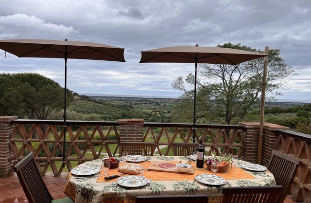 "Terrazza" gepflegte Wohnung in einem Landhaus, Garten, Meerblick 6 km zum Meer