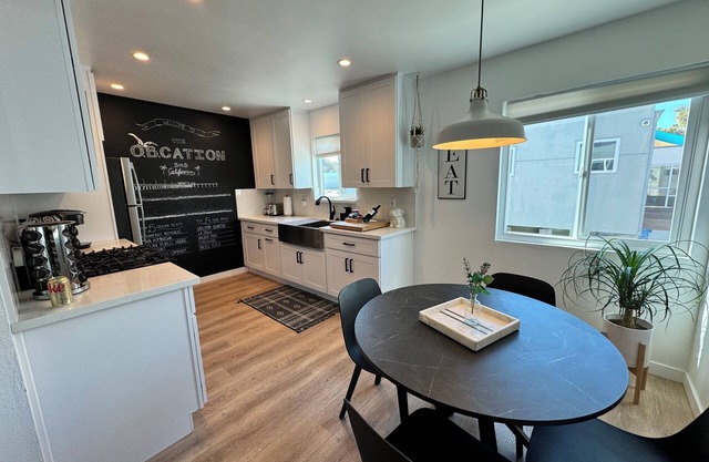 Terrific 2-bedroom apartment 2 blocks from the Beach AC