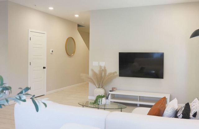 Terrific 3-bedroom townhome with AC in sunny Phoenix