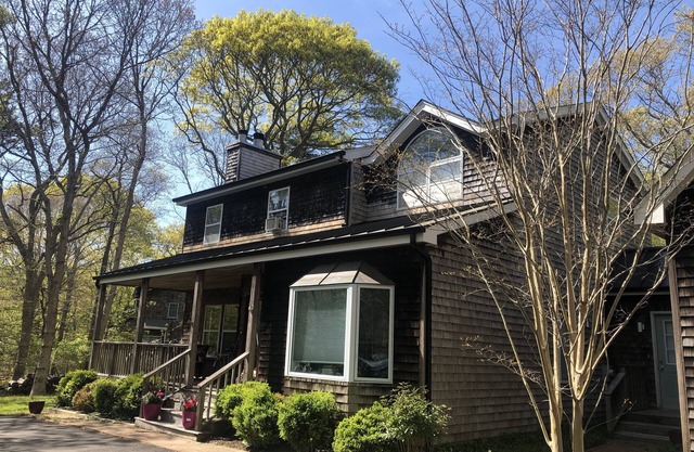 Terrific 4 bedroom house in East Hampton with AC, WiFi- share
