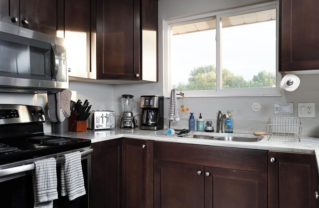 Terrific 5-bedroom bunk house with Jordan River Trail access near downtown SLC