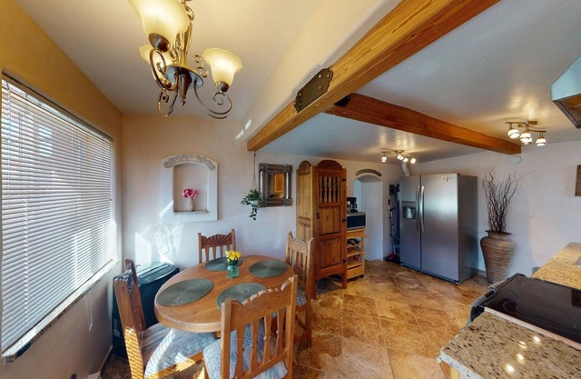 Cozy Tesuque Casita - Walk to Tesuque Village Market & El Nido! Wifi Included!