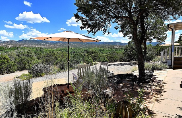 Tesuque Outpost 3 Suites Mountain Views