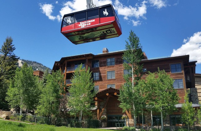 20-40% Rabatt auf die meisten Wochen (Teton Club) Ski-in / out zur Straßenbahn, Gondel - 4 Whirlpools & Spa!