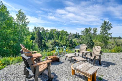 Teton Mtn Views Peaceful Riverfront Cabin!