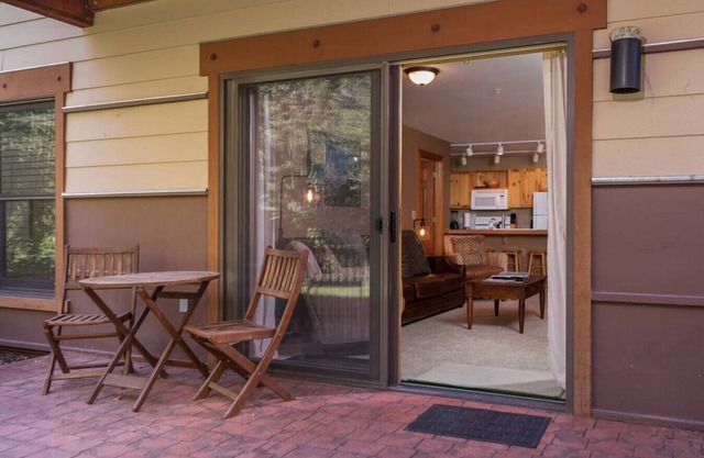 2 BR Condo with hot tubs BL315