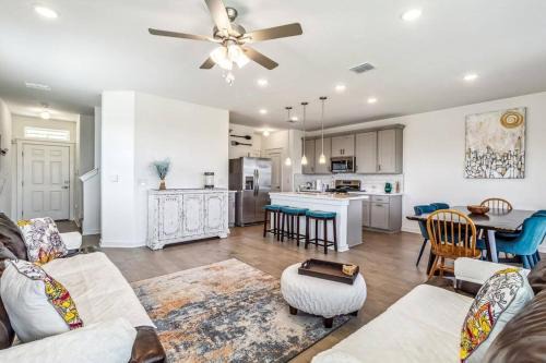 Texan Oasis, minutes from COTA, Airport, and all Austin has to offer!