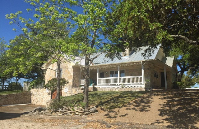 Texas Exotic Game Ranch, Tor zum Hügelland, nur wenige Minuten von der Innenstadt entfernt