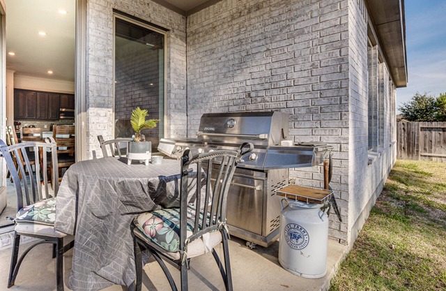 Texas Gem: Home Office & Patio, Near Lake Houston