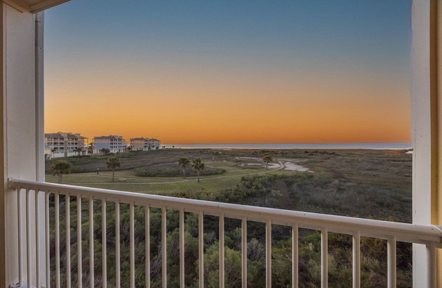 Texas Twilight is a bayside condo in the Pointe West Community, Galveston, TX.