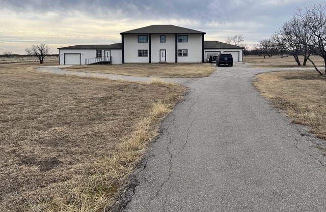 Texoma Bison Ranch at Wichita Mountains-sleeps 21
