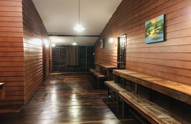 Thai-Stil Holzhaus, Bleiben Sie wie ein lokaler, Blick auf den Kanal, ruhigen Ort.
