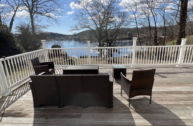Thames River Retreat · CT College+Casinos+USCGA